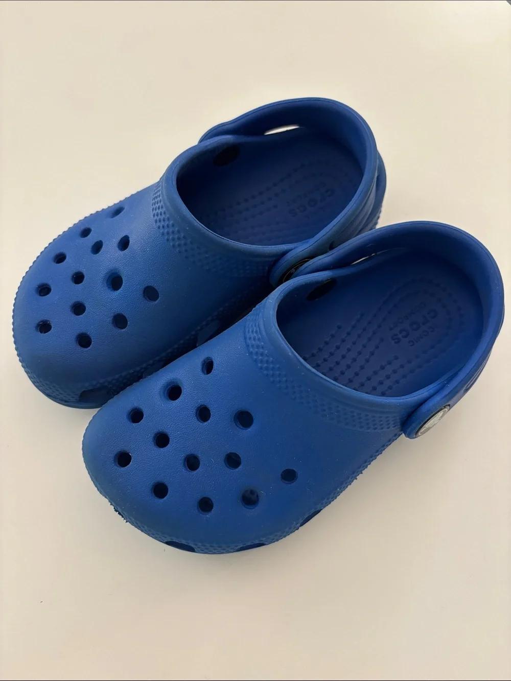 CROCS Kids Classic Clogs in Bright Blue
